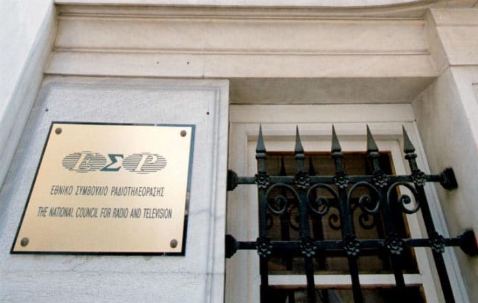 Συντάσσεται η προκήρυξη για τις τηλεοπτικές άδειες