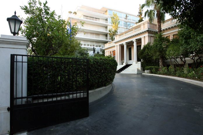 Σύσκεψη στο Μαξίμου για τις επενδύσεις από τις… ΗΠΑ
