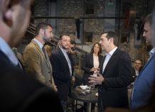 Συνάντηση Τσίπρα με νέους επιχειρηματίες στο Βόλο Συνάντηση Τσίπρα με νέους επιχειρηματίες