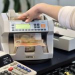 Επιστρέφουν οι καταθέσεις στις ελληνικές τράπεζες για πέμπτο μήνα Επιστρέφουν οι καταθέσεις στις ελληνικές τράπεζες
