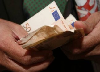 «Δωράκια» σε διοικητικούς υπαλλήλους ΟΤΑ από την κυβέρνηση