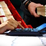 Ο ΕΝΦΙΑ και οι δόσεις για τον φόρο εισοδήματος «έφαγαν» τις καταθέσεις Ο ΕΝΦΙΑ και ο φόρος εισοδήματος «έφαγαν» τις καταθέσεις