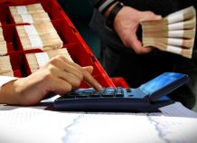 Ο ΕΝΦΙΑ και ο φόρος εισοδήματος «έφαγαν» τις καταθέσεις