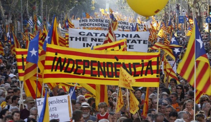 Οι Καταλανοί ανακήρυξαν ανεξαρτησία από την Ισπανία