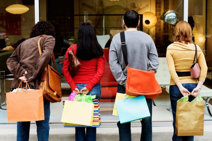 Κλειστά την Κυριακή τα καταστήματα