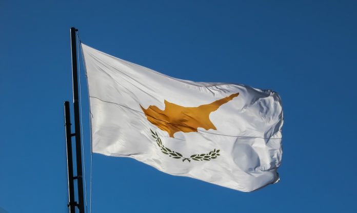 «No money to spend» στην Κύπρο «No money to spend» στην Κύπρο