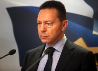 Εισφορές και φόροι πνίγουν την ελληνική επιχειρηματικότητα