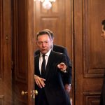 «Καμπανάκι» Στουρνάρα: Υπάρχουν κίνδυνοι