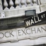 Με μικρές απώλειες έκλεισε η Wall Street Με μικρές απώλειες έκλεισε η Wall Street