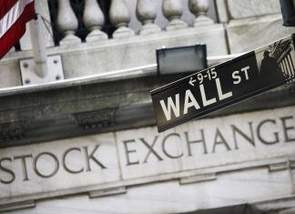 Με μικρές απώλειες έκλεισε η Wall Street