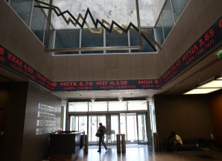 Οπισθοχώρηση στο Χρηματιστήριο λόγω τραπεζικών πιέσεων