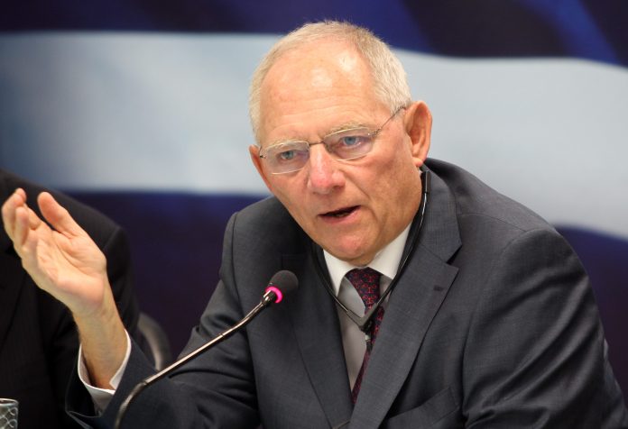 Σόιμπλε: Δε διατάξαμε κανέναν να κόψει συντάξεις