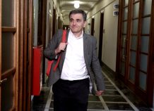 Τσακαλώτος: «Δεν ισχύει ότι δε θα κλείσει η αξιολόγηση» Τσακαλώτος: «Δεν ισχύει ότι δε θα κλείσει η αξιολόγηση»