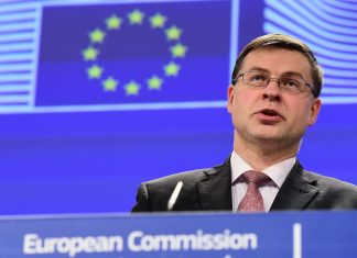 Διευκρινίσεις Ντομπρόβσκις για τα «κόκκινα» δάνεια