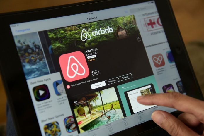 Ξεκινούν οι δηλώσεις ενοικιαζόμενων μέσω Airbnb