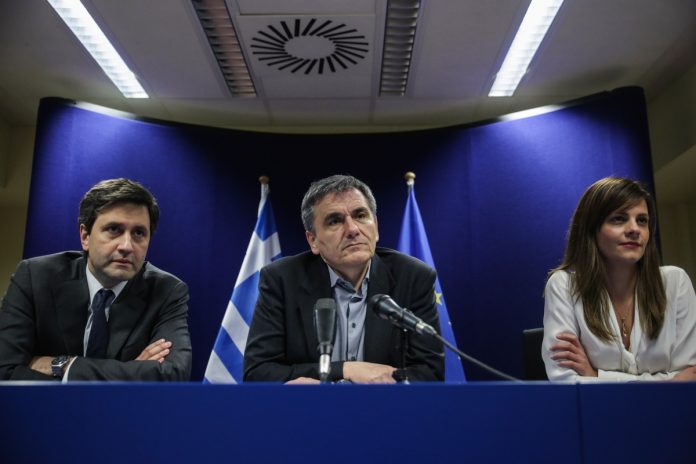 Επί τάπητος τα ανοικτά θέματα στη συνάντηση κυβέρνησης – θεσμών