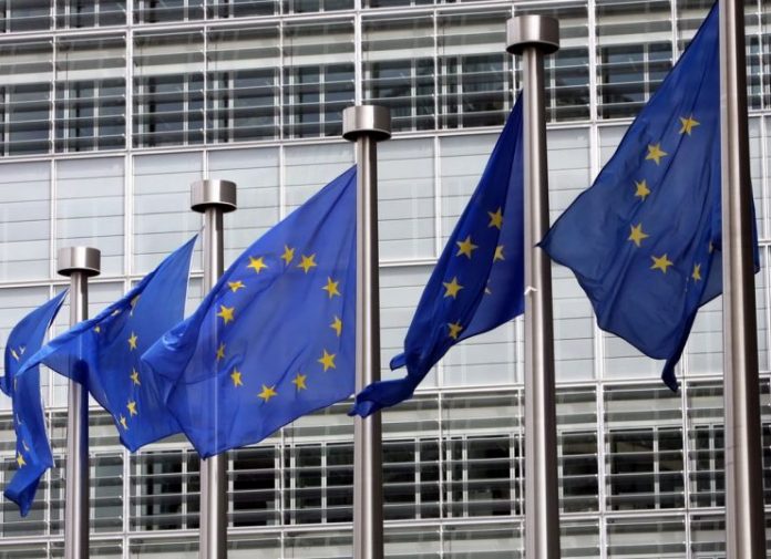Φον ντερ Λάιεν: Εξετάζουμε ακόμη και την προσφυγή εναντίον της Γερμανίας για την απόφαση του Συνταγματικού Δικαστηρίου