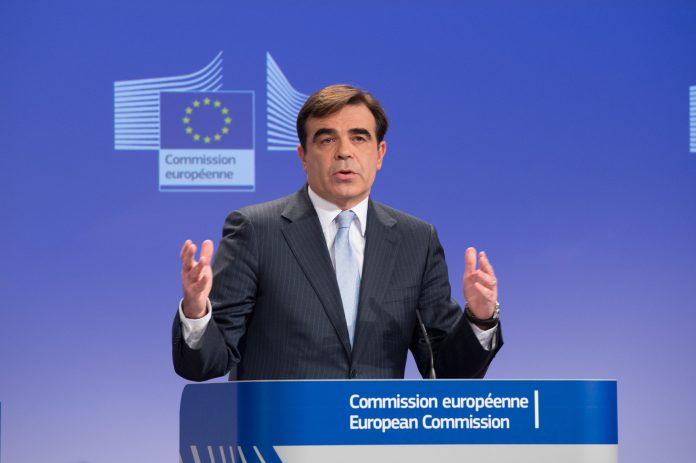 Τι απαντά η Κομισιόν στην κριτική για μνημόνια στην Ελλάδα