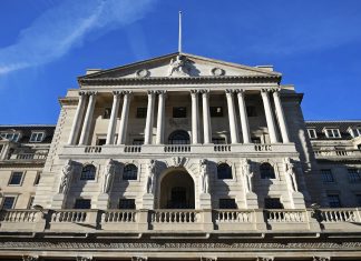 Τράπεζα της Αγγλίας: Αύξησε τα επιτόκια για πρώτη φορά