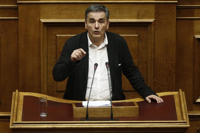 Τσακαλώτος: Να απαντήσει η ΝΔ ποιες δαπάνες θα κόψει