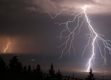 Σχεδόν 10.000 κεραυνοί έπεσαν στην Κεντρική και Βόρεια Ελλάδα την Κυριακή Σχεδόν 10.000 κεραυνοί έπεσαν στην Κεντρική και Βόρεια Ελλάδα την Κυριακή