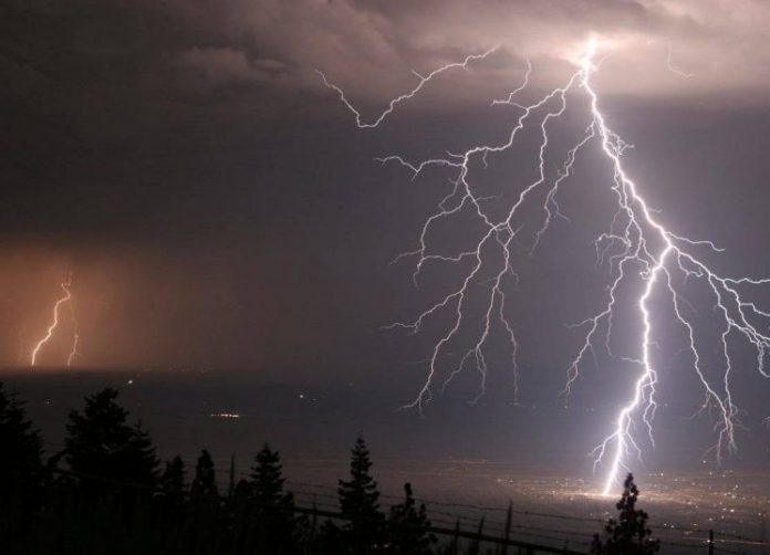 Σχεδόν 10.000 κεραυνοί έπεσαν στην Κεντρική και Βόρεια Ελλάδα την Κυριακή