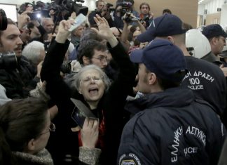 Επεισόδια στο Ειρηνοδικείο – Διαδηλωτές για ματαίωση