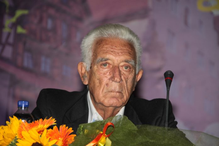 Πέθανε ο Γιάννης Καψής