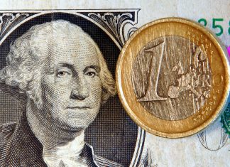 Στα 1,1645 δολάρια η ενδεικτική ισοτιμία ευρώ/δολαρίου