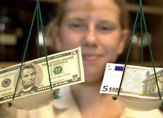 Οριακή άνοδος του ευρώ έναντι του δολαρίου