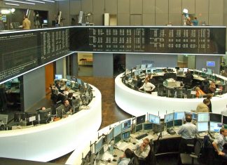 Σε υψηλό διετίας οι μετοχές στο ξεκίνημα των συναλλαγών