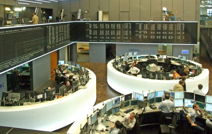 Σε υψηλό διετίας οι μετοχές στο ξεκίνημα των συναλλαγών