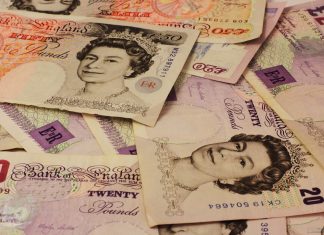 Σε υψηλό τεσσεράμισι μηνών έναντι του ευρώ κινείται στερλίνα