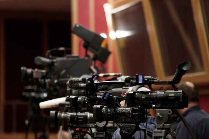 Βουλή: Υπερψηφίστηκε η τροπολογία για τις τηλεοπτικές άδειες