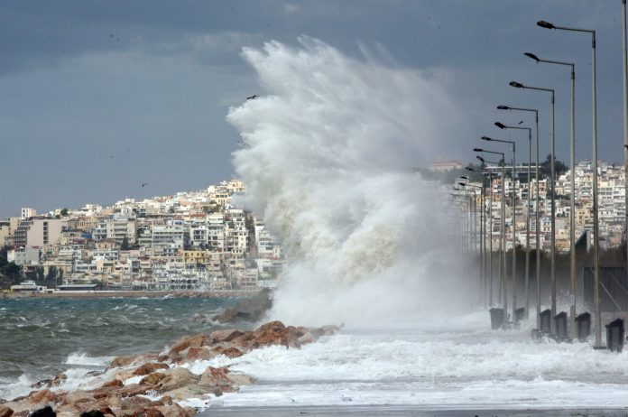 Κλειστό το λιμάνι της Κέρκυρας λόγω θυελλωδών ανέμων