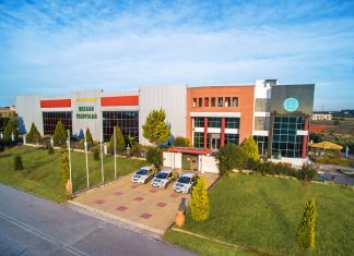 Νέο τηλεοπτικό σποτ για τη Ρετσίνα Μιχάλη Γεωργιάδη
