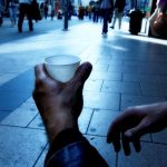 Ένας στους τρεις Έλληνες κινδυνεύει από τη φτώχεια Ένας στους τρεις Έλληνες κινδυνεύει από τη φτώχεια