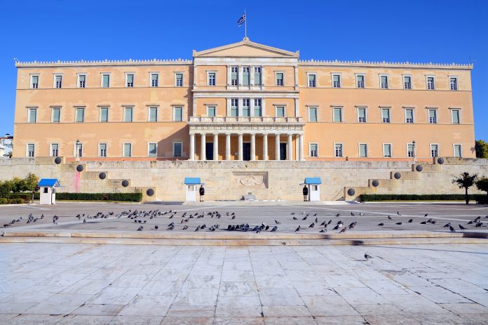 Γραφείο Προϋπολογισμού: Παραδέχεται λάθος, εμμένει για χρέος