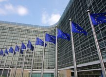 Η Κομισιόν δηλώνει… αιφνιδιασμένη