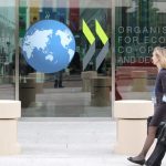ΟΟΣΑ: Μικρότερη η ύφεση της παγκόσμιας και της ευρωπαϊκής οικονομίας το 2020