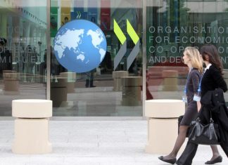 ΟΟΣΑ: Μικρότερη η ύφεση της παγκόσμιας και της ευρωπαϊκής οικονομίας το 2020