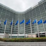 «Ψαλίδι» στην ανάπτυξη προβλέπει η Κομισιόν Φον ντερ Λάιεν: Η υπό όρους αδειοδότηση εμβολίων μπορεί να δοθεί το δεύτερο δεκαπενθήμερο του Δεκεμβρίου