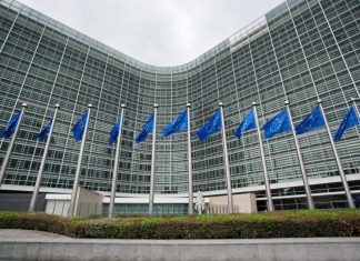 Φον ντερ Λάιεν: Η υπό όρους αδειοδότηση εμβολίων μπορεί να δοθεί το δεύτερο δεκαπενθήμερο του Δεκεμβρίου