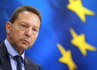 Στουρνάρας: 427.000 Έλληνες έφυγαν από τη χώρα