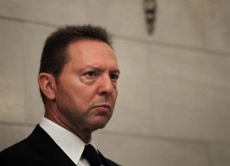 Στουρνάρας: Πώς η Ελλάδα θα γίνει πόλος ξένων επενδύσεων