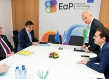 Τσίπρας-Γιούνκερ: Κοινή βούλησή ολοκλήρωση του προγράμματος