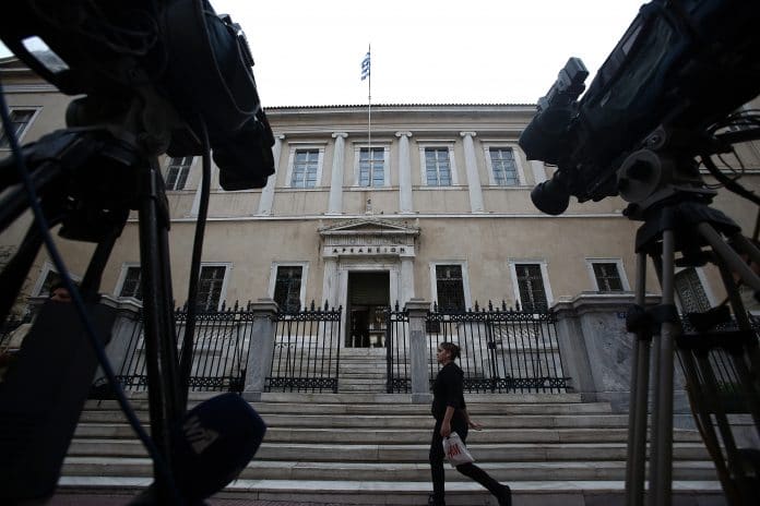 ΕΙΤΗΣΕΕ: Έωλες οι διασφαλίσεις νομιμότητας στον διαγωνισμό για τις τηλεοπτικές άδειες ΕΙΤΗΣΕΕ: Έωλες οι διασφαλίσεις νομιμότητας στον διαγωνισμό για τις τηλεοπτικές άδειες