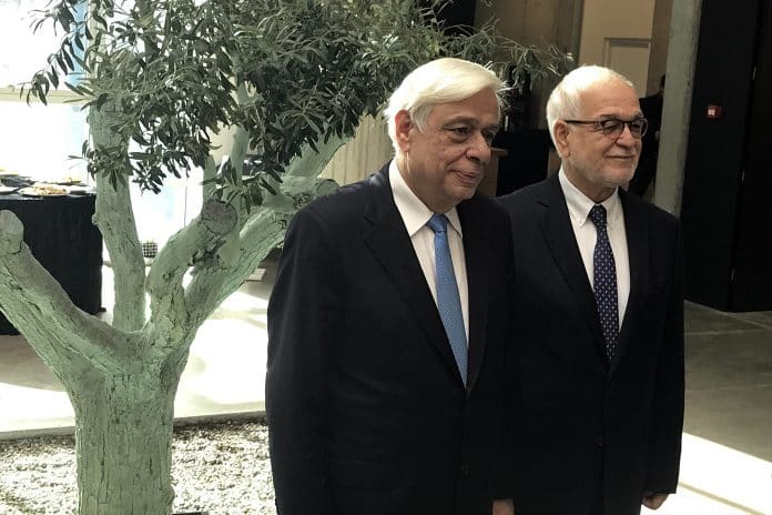 Apivita: Επίσκεψη του ΠτΔ στις εγκαταστάσεις της