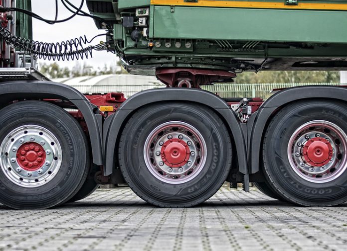 ΕΛΣΤΑΤ: Αυξήθηκε το βάρος των φορτίων που διακινήθηκαν με φορτηγά