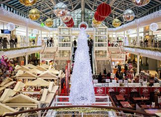 Με εορταστικό ωράριο από σήμερα τα καταστήματα